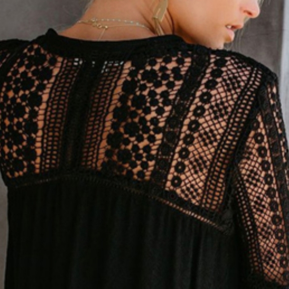 🆕️ Women's Black Bell Sleeve Tops L-XL - Picture 8 of 9